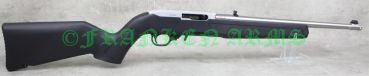 Ruger 10/22 Stainless Kleinkaliberbüchse mit schwarzem Polymerschaft und Edelstahllauf.