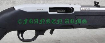 Preview: Systemgehäuse der Ruger 10/22 mit montierter Schiene und sichtbarem Match-Verschlussfanghebel.