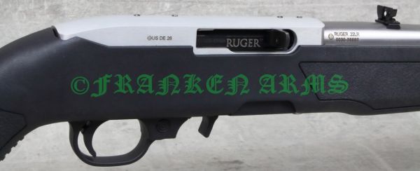 Systemgehäuse der Ruger 10/22 mit montierter Schiene und sichtbarem Match-Verschlussfanghebel.